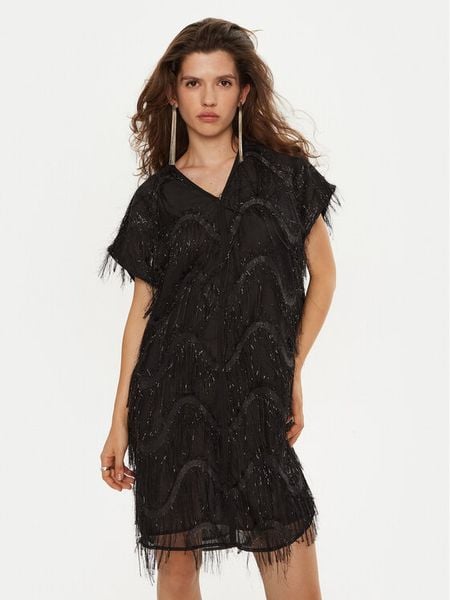 Bruuns Bazaar Sukienka koktajlowa Nellat BBW4197 Czarny Loose Fit. Czarne sukienki damskie Bruuns Bazaar, bez wzorów, z syntetyku, wizytowe, bez kołnierzyka, bez ramiączek. Za 319.99 zł.