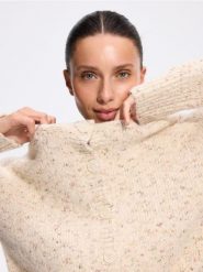Kardigan z domieszką wełny - kremowy. Białe kardigany damskie Reserved, l, bez wzorów, z bawełny, bez kołnierzyka. Za 139.99 zł.
