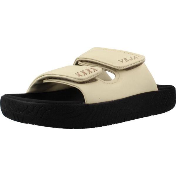 Sandały VEJA EM0221583A Biały. Białe sandały damskie Veja, bez wzorów, ze skóry, bez obcasa, bez zapięcia. Za 576.99 zł.