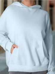 Bluza hoodie z kieszenią - błękitny. Niebieskie bluzy damskie Sinsay, l, bez wzorów, z dzianiny, bez ramiączek, bez kaptura. W wyprzedaży za 22.99 zł.