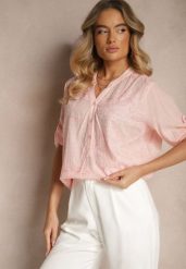 Jasnoróżowa Bawełniana Koszula Ozdobiona Haftem i Regulowanymi Rękawami Aranovia. Czerwone koszule damskie Renee, l, z aplikacjami, z bawełny, eleganckie, bez kołnierzyka, bez ramiączek. Za 54.99 zł.