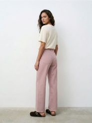Jeansy wide leg z cyrkoniami - różowy. Czerwone jeansy damskie Sinsay, bez wzorów, z jeansu. Za 89.99 zł.