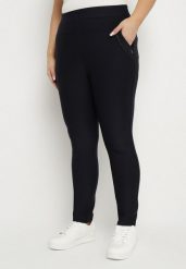 Granatowe Spodnie o Dopasowanym Kroju z Gumką w Talii Stellivae. Niebieskie spodnie materiałowe damskie Born2be, bez wzorów, z jeansu, plus size. Za 49.99 zł.