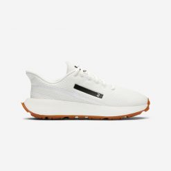 Buty sportowe damskie Decathlon KLNJ Be Geared Up. Czarne obuwie sportowe damskie Decathlon, bez wzorów, z kauczuku, bez zapięcia, trekkingowe. W wyprzedaży za 99.99 zł.
