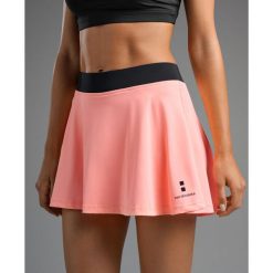 Spódnico-szorty Damskie do Tenisa/Padla Elegance. Brązowe sukienki damskie NORDICDOTS, bez wzorów, sportowe, bez kołnierzyka, bez ramiączek, sportowe. W wyprzedaży za 161.00 zł.