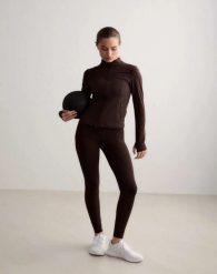 Damskie legginsy wysoki stan, odprowadzające pot, squat proof Sense Tall brązowe. Brązowe legginsy damskie Aim'n, bez wzorów, z elastanu. Za 301.00 zł.