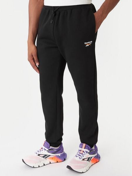Reebok Spodnie dresowe Winchester Pant RK25146CCM Czarny Regular Fit. Czarne spodnie sportowe męskie Reebok, l, bez wzorów, z dresówki. Za 119.99 zł.