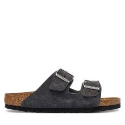 Klapki Birkenstock. Szare klapki damskie Birkenstock, bez wzorów, bez obcasa, bez zapięcia. Za 509.99 zł.