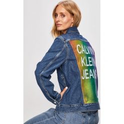 Calvin Klein Jeans - Kurtka jeansowa. Niebieskie kurtki damskie Calvin Klein Jeans, m, bez wzorów, z bawełny, bez kaptura. W wyprzedaży za 459.90 zł.