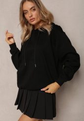 Czarna Bluza o Fasonie Klasycznej Kangurki z Kapturem Lunamoon. Czarne bluzy damskie Renee, bez wzorów, casualowe, bez ramiączek, z kapturem. Za 69.99 zł.