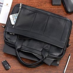 Skórzana torba na laptop duża męska pojemna premium Beltimore czarna J13. Czarne torby na laptopa damskie bez wzorów. Za 439.99 zł.