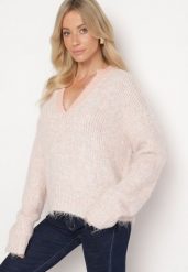 Różowy Krótki Sweter z Wełną i Głębokim Dekoltem w Serek Savalithia. Czerwone swetry nierozpinane damskie Born2be, na zimę, bez wzorów, z wełny, bez kołnierzyka, bez ramiączek. Za 149.99 zł.