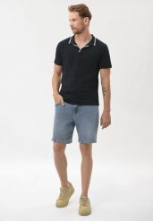 Niebieskie szorty jeansowe E-TUNE. Niebieskie szorty męskie Volcano, bez wzorów, z bawełny, klasyczne. Za 149.99 zł.
