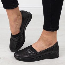 Czarne półbuty damskie na koturnie comfort Jezzi Unisoft 5775. Czarne półbuty damskie Jezzi, bez wzorów, ze skóry, bez obcasa, na koturnie, bez zapięcia. Za 119.00 zł.