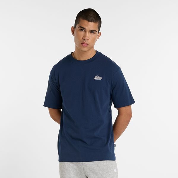 Koszulka męska New Balance MT51962NNY – granatowa. Niebieskie koszulki sportowe męskie New Balance, m, bez wzorów, z bawełny, bez ramiączek. Za 129.99 zł.