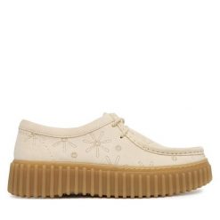 Półbuty Clarks. Półbuty damskie Clarks, bez wzorów, bez obcasa, na płaskiej podeszwie, bez zapięcia. Za 519.99 zł.