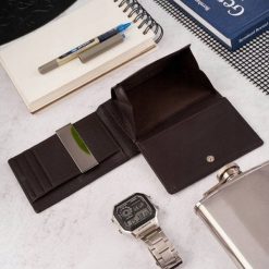 Portfel męski skórzany brązowy T-46-BR i brelok do kluczy T-86-BR zestaw prezentowy ZUP-135-BR. Brązowe portfele męskie Paolo Peruzzi, bez wzorów. Za 112.57 zł.