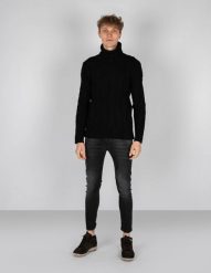 Xagon Man Sweter "Turtleneck" | A21081J10301 | Mężczyzna | Czarny. Czarne swetry męskie Xagon, m, bez wzorów, z tkaniny, bez kołnierzyka, bez ramiączek. W wyprzedaży za 359.00 zł.