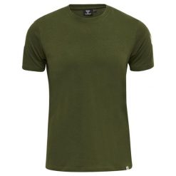 Koszulka Hummel Legacy Chevron. Zielone bluzki damskie Hummel, bez wzorów, sportowe, bez kołnierzyka, bez ramiączek. Za 130.50 zł.