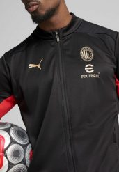 Męska kurtka treningowa AC Milan PUMA Black For All Time Red. Czarne kurtki sportowe męskie Puma, na wiosnę, m, bez wzorów, z materiału, bez kaptura, do piłki nożnej. Za 287.50 zł.