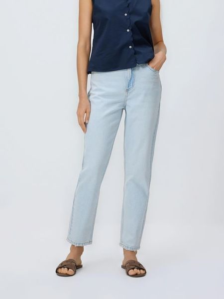 Jeansy mom comfort - niebieski. Niebieskie jeansy damskie Reserved, bez wzorów, z bawełny. W wyprzedaży za 69.99 zł.