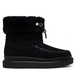 Śniegowce Guess. Czarne śniegowce damskie Guess, bez zapięcia. Za 714.99 zł.