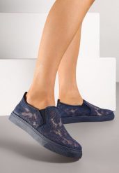 Granatowe Tenisówki Ozdobione Koronką Fenindia. Niebieskie trampki i tenisówki damskie Born2be, z aplikacjami, z jeansu, bez zapięcia. Za 49.99 zł.