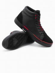 Klasyczne wysokie męskie trampki z pikowaną cholewką – czarno-czerwone V2. Czarne trampki męskie Ombre Clothing, bez wzorów, z materiału, klasyczne, bez zapięcia. W wyprzedaży za 119.99 zł.