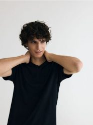 Dwuczęściowa piżama z bawełny - czarny. Czarne piżamy męskie Reserved, l, bez wzorów, z bawełny, bez kołnierzyka, bez ramiączek. Za 139.99 zł.