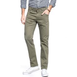 SPODNIE MĘSKIE LEE DAREN ZIP FLY IVY GREEN L707PP06. Zielone spodnie materiałowe męskie Lee, bez wzorów, z materiału. Za 179.99 zł.