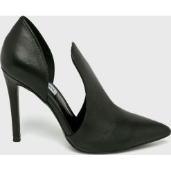 Steve Madden - Szpilki. Czarne szpilki damskie Steve Madden, bez wzorów, z materiału, bez obcasa, na obcasie, bez zapięcia. W wyprzedaży za 269.90 zł.
