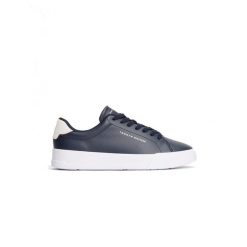 Tenisówki Tommy Hilfiger Model Fm0fm05367 Kolor Niebieski. Niebieskie trampki męskie Tommy Hilfiger, bez wzorów, ze skóry, sportowe, bez zapięcia. W wyprzedaży za 398.50 zł.