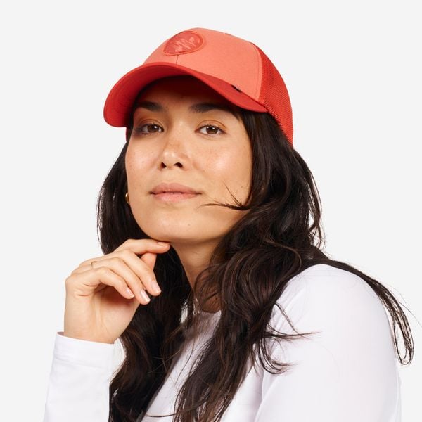 Czapka z daszkiem żeglarska Decathlon Sailing 500. Brązowe czapki damskie Decathlon, bez wzorów, z elastanu, sportowe. Za 59.99 zł.