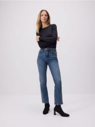 Jeansy straight - granatowy. Niebieskie jeansy damskie Reserved, bez wzorów, z bawełny. W wyprzedaży za 89.99 zł.