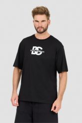 DOLCE & GABBANA Czarny t-shirt z dużym logo. Czarne t-shirty męskie Dolce and Gabbana, l, bez wzorów, bez kołnierzyka, bez ramiączek. W wyprzedaży za 1,499.99 zł.