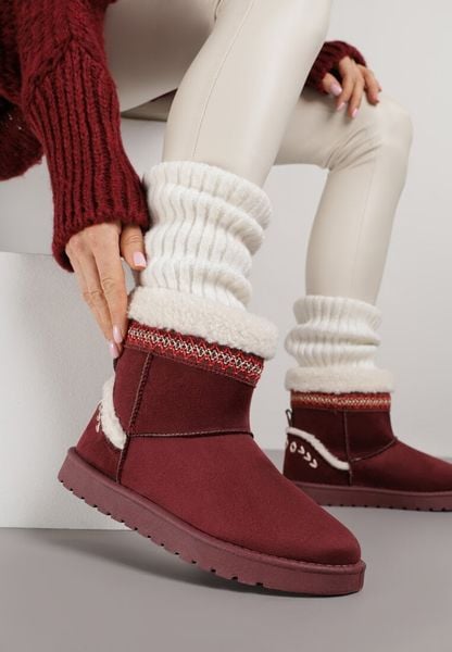 Bordowe Śniegowce o Wsuwanym Fasonie z Haftem i Futrem przy Cholewce Mevinadia. Czerwone śniegowce damskie Renee, z jeansu, bez zapięcia. Za 109.99 zł.