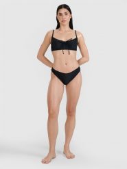 4F Dół od bikini damski - czarny L. Czarne bikini 4F, l, bez wzorów, z elastanu. W wyprzedaży za 39.99 zł.