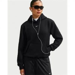 Bluza sportowa damska Nike IM8100001TOTALBLACK. Czarne bluzy damskie Nike, xs, bez wzorów, z materiału, biznesowe, bez ramiączek, z kapturem. Za 444.00 zł.