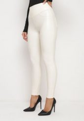 Białe Legginsy z Imitacji Skóry i Kieszeni z Wysokim Stanem Olabria. Białe legginsy damskie Born2be, bez wzorów, z jeansu. Za 34.99 zł.