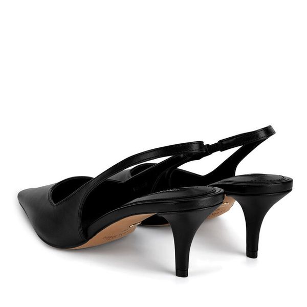 Czółenka Nine West. Czarne czółenka damskie Nine West, bez wzorów, bez obcasa, bez zapięcia. Za 149.99 zł.