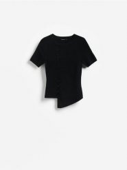 Sweter z dodatkiem wiskozy - czarny. Czarne swetry nierozpinane damskie Reserved, l, bez wzorów, z dzianiny, bez kołnierzyka, bez ramiączek. Za 99.99 zł.