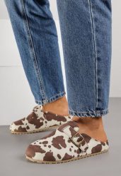 Brązowe Klapki Typu Mule w Krowie Łaty z Imitacji Zamszu z Paskiem z Klamerką Anevitta. Brązowe klapki damskie Born2be, na lato, bez wzorów, eleganckie, bez obcasa, na płaskiej podeszwie, bez zapięcia. Za 79.99 zł.