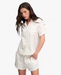 Superdry Koszula Heritage Broderie krótki rękaw z bawełny organicznej. Białe koszule damskie Superdry, na lato, bez wzorów, z bawełny, klasyczne, bez kołnierzyka, bez ramiączek. Za 242.80 zł.