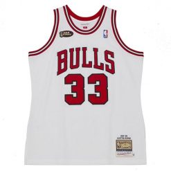 Autentyczna koszulka Chicago Bulls Scottie Pippen Finals 1997/98. Białe bluzki damskie Mitchell & Ness, bez wzorów, sportowe, bez kołnierzyka, bez ramiączek. Za 1,194.50 zł.