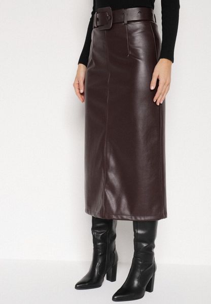 Bordowa Spódnica Ołówkowa z Imitacji Skóry z Paskiem z Dużą Klamrą Rewedia. Czerwone spódnice damskie Born2be, do pracy, s, bez wzorów, ze skóry, biznesowe, midi, koszulowe. Za 134.99 zł.