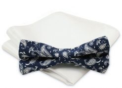 Modna Mucha Męska - Alties - Granatowa, Wzór Paisley. Niebieskie krawaty i muchy Alties, bez wzorów, eleganckie. Za 54.00 zł.