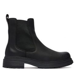 Sztyblety Clarks. Czarne botki damskie Clarks, bez wzorów, bez obcasa, na płaskiej podeszwie, bez zapięcia. Za 569.99 zł.