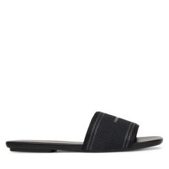 Klapki Armani Exchange. Czarne klapki damskie Armani Exchange, bez wzorów, bez obcasa, bez zapięcia. Za 519.99 zł.