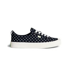Tenisówki Cariuma OCA Low Polka Dot Black Canvas. Czarne trampki i tenisówki damskie CARIUMA, bez wzorów, bez zapięcia. W wyprzedaży za 233.70 zł.