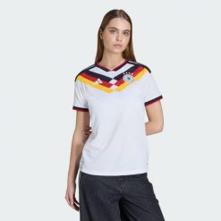 Koszulka Germany 26 Home Replica. Białe bluzki damskie Adidas, bez wzorów, sportowe, bez kołnierzyka, bez ramiączek. Za 439.00 zł.